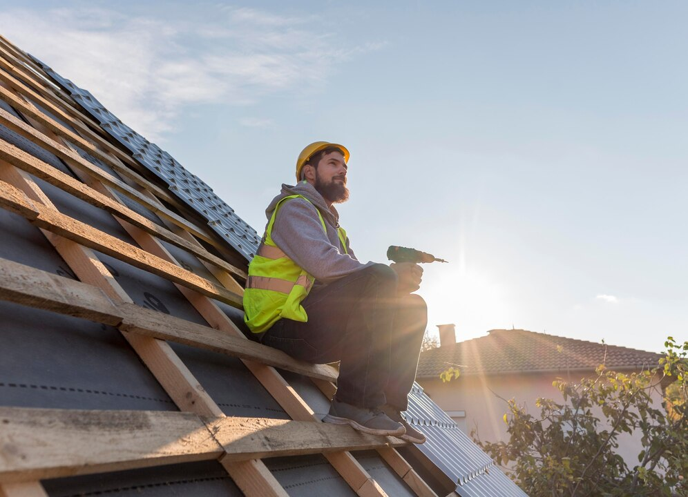 Common roof problems and when to call a roofer