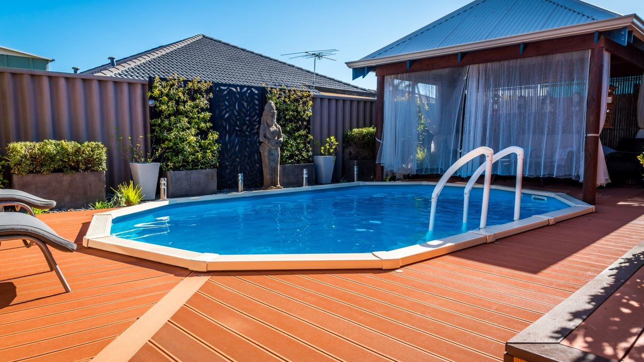 Creating the Ultimate Backyard Swimming Pool Experience